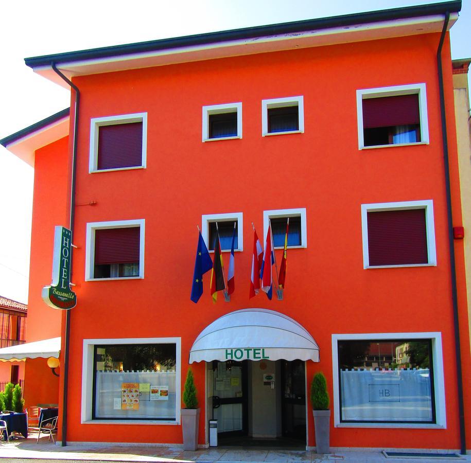 Hotel Ristorante Al Bassanello Bassano del Grappa Exterior photo
